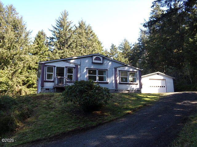 1st image of 323 NE Forest Hill St