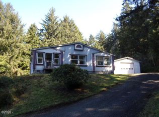 323 NE Forest Hill St, Yachats, OR 97498