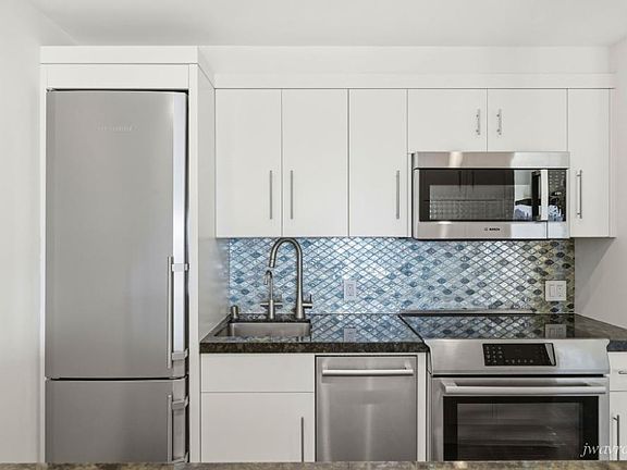 2nd image of 1177 California St APT 823