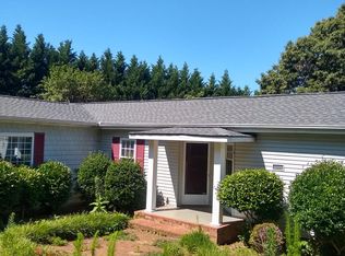 5585 George Henry Dr, Hickory, NC 28602