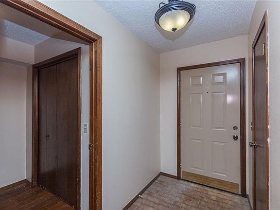 5th image of 10603 N Macarthur Blvd