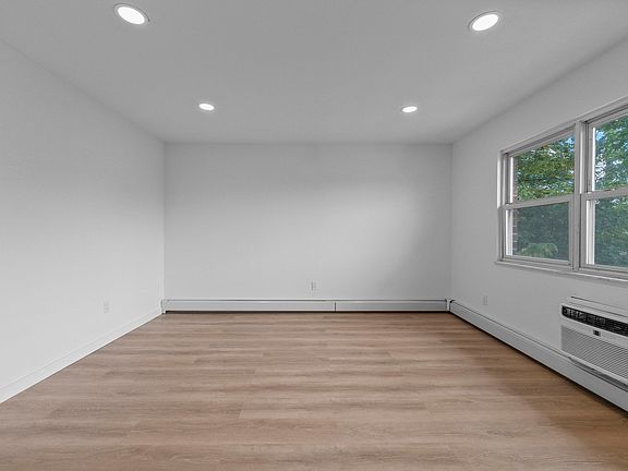 2nd image of 313 Grantwood Blvd APT 10