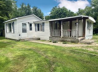 108 Juneberry Dr, Flora, IL 62839