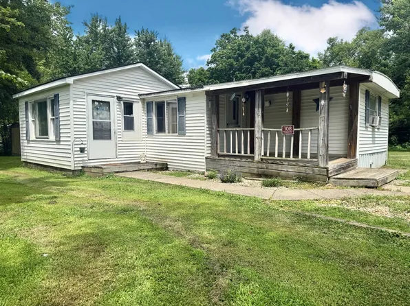 108 Juneberry Dr, Flora, IL 62839