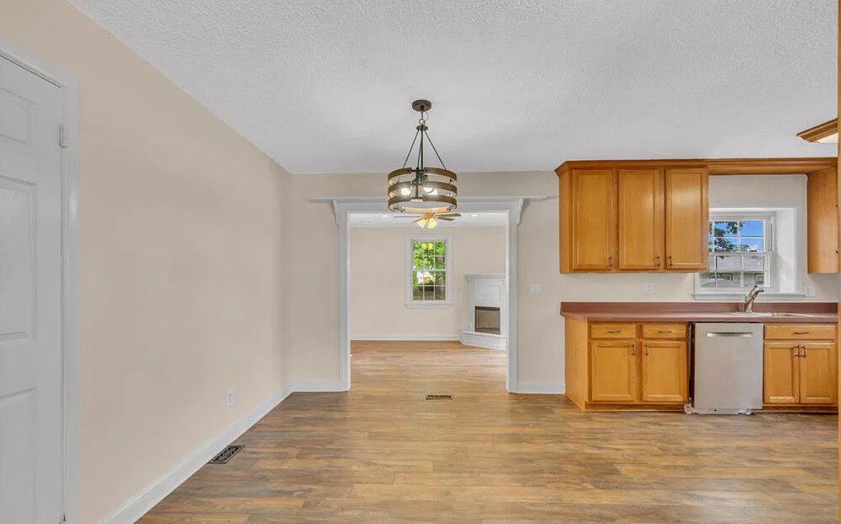 3 bed, $2,700 — Photo 2
