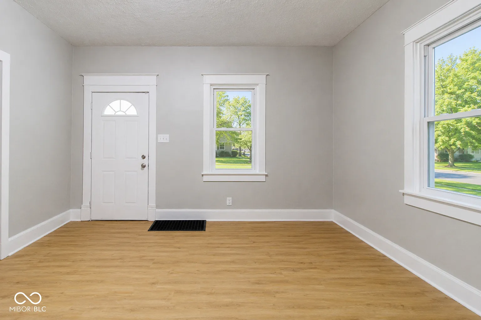 3 bed, 1.0 bath, 1560 sqft, $1,800 — Photo 3