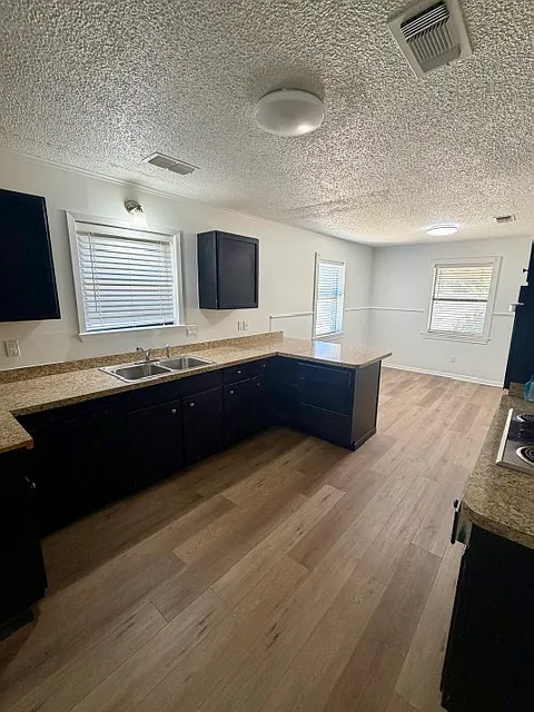 3 bed, 2176 sqft, $2,000 — Photo 4