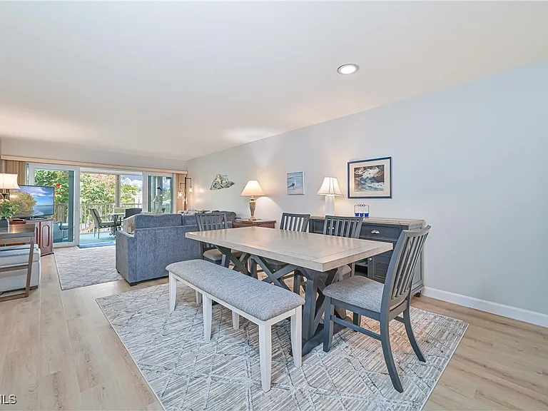 223 3rd Ave S #223 — Photo 7