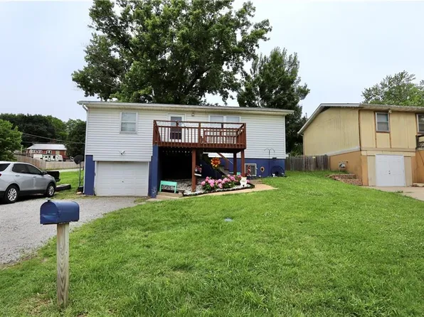 1429 S 6th St, Atchison, KS 66002