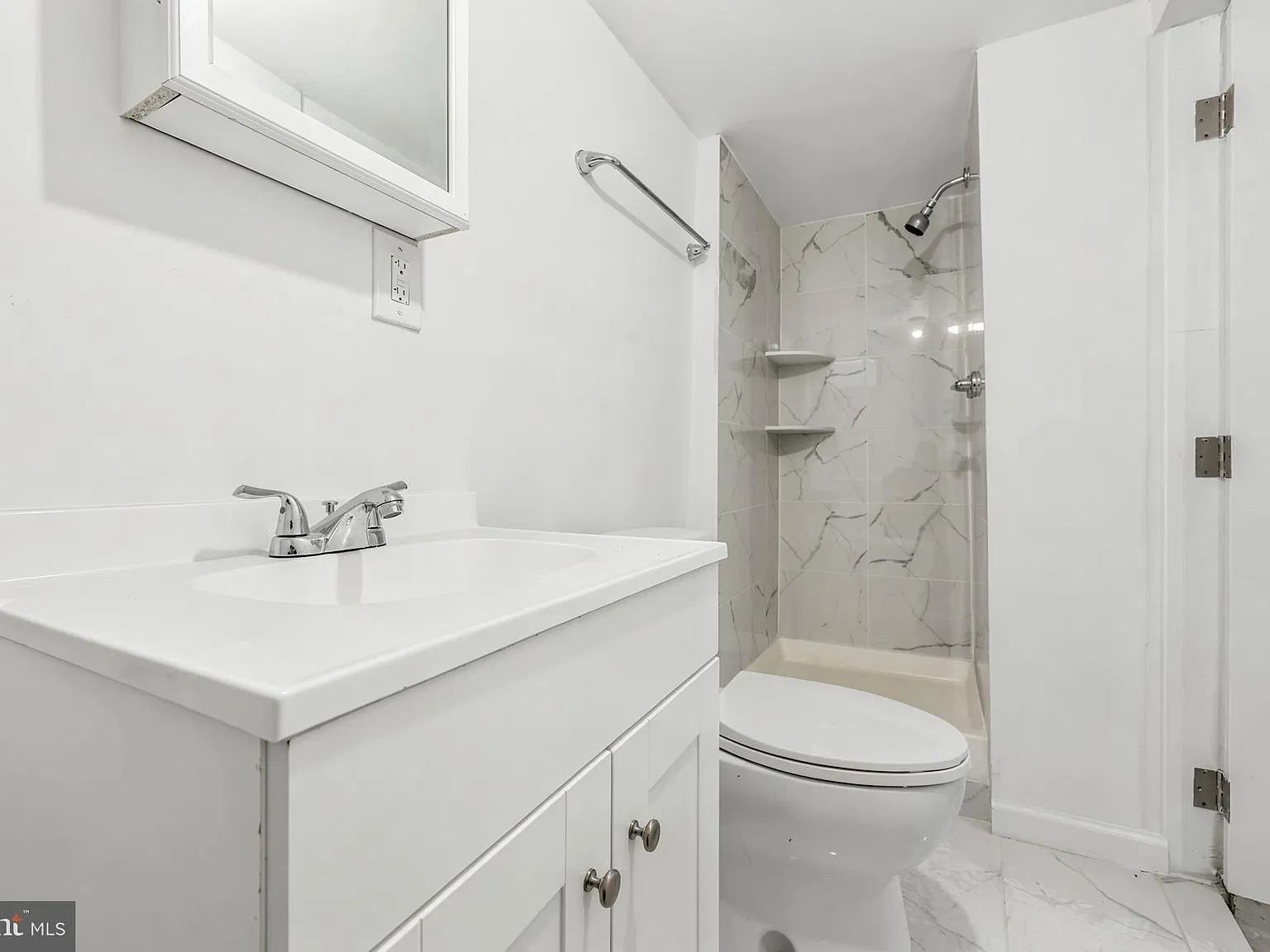 3 bed, 2.5 bath, 756 sqft, $1,800 — Photo 4