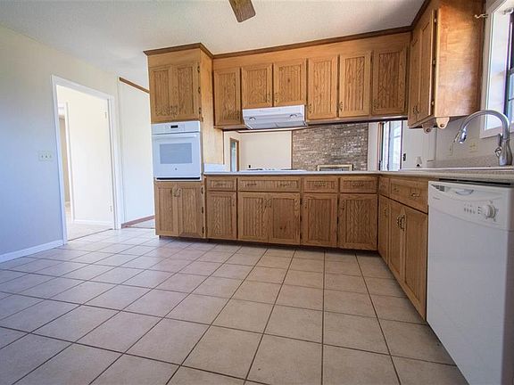 2nd image of 106 Oriole Dr