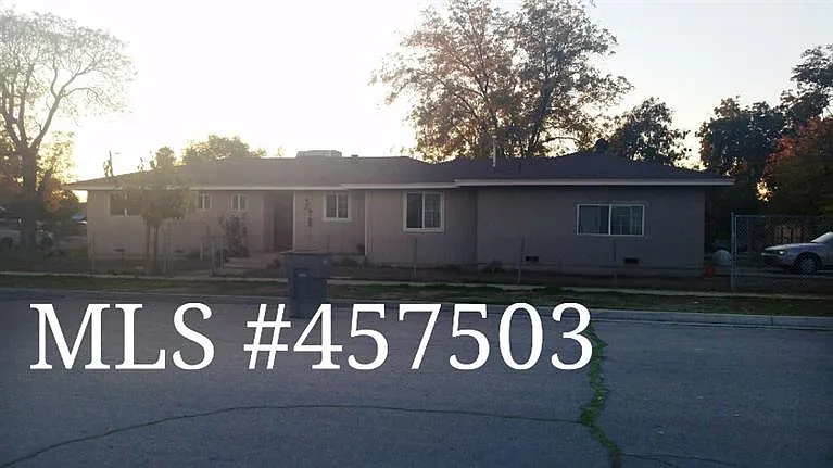 824 S Plumas St photo 1