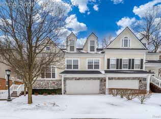 638 W Bluff Ct #31, Rochester, MI 48307