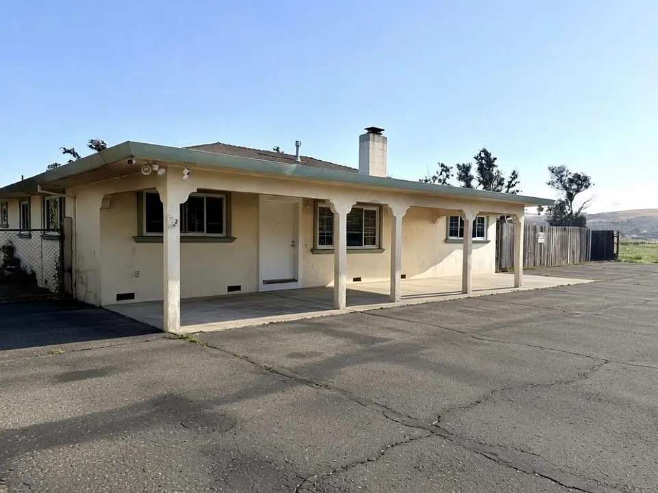 1231 Apricot Ln
