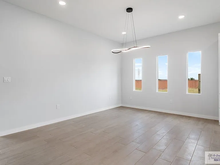 6217 Mackenna Dr — Photo 7