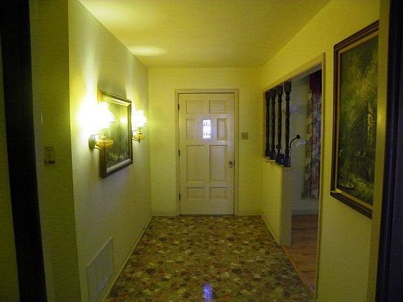 2nd image of 604 Markus Ave