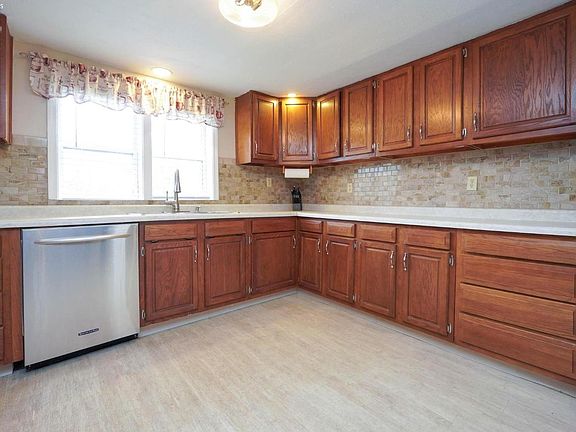 4th image of 540 Shirley Ln S