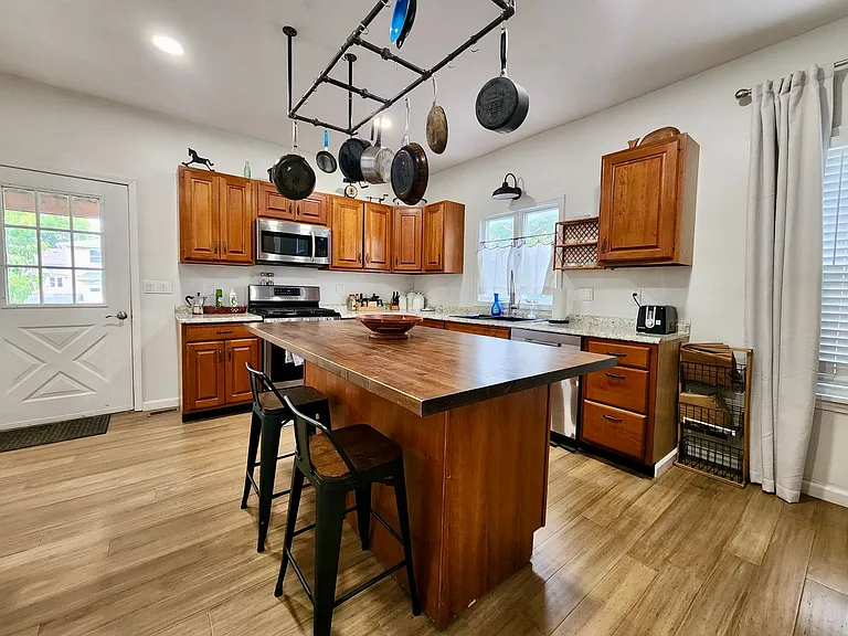 215 West Ave — Photo 9