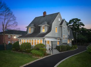 88 S Clinton Ave, Bay Shore, NY 11706