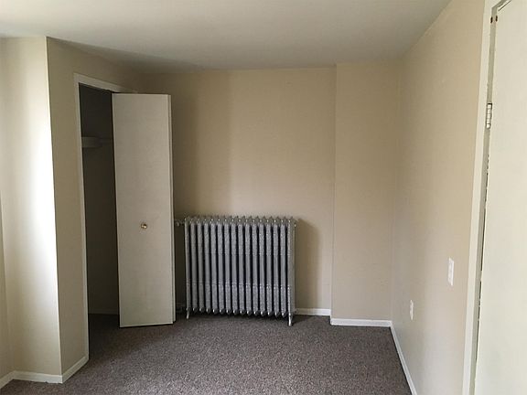 3rd image of 615 Pearl St APT 2