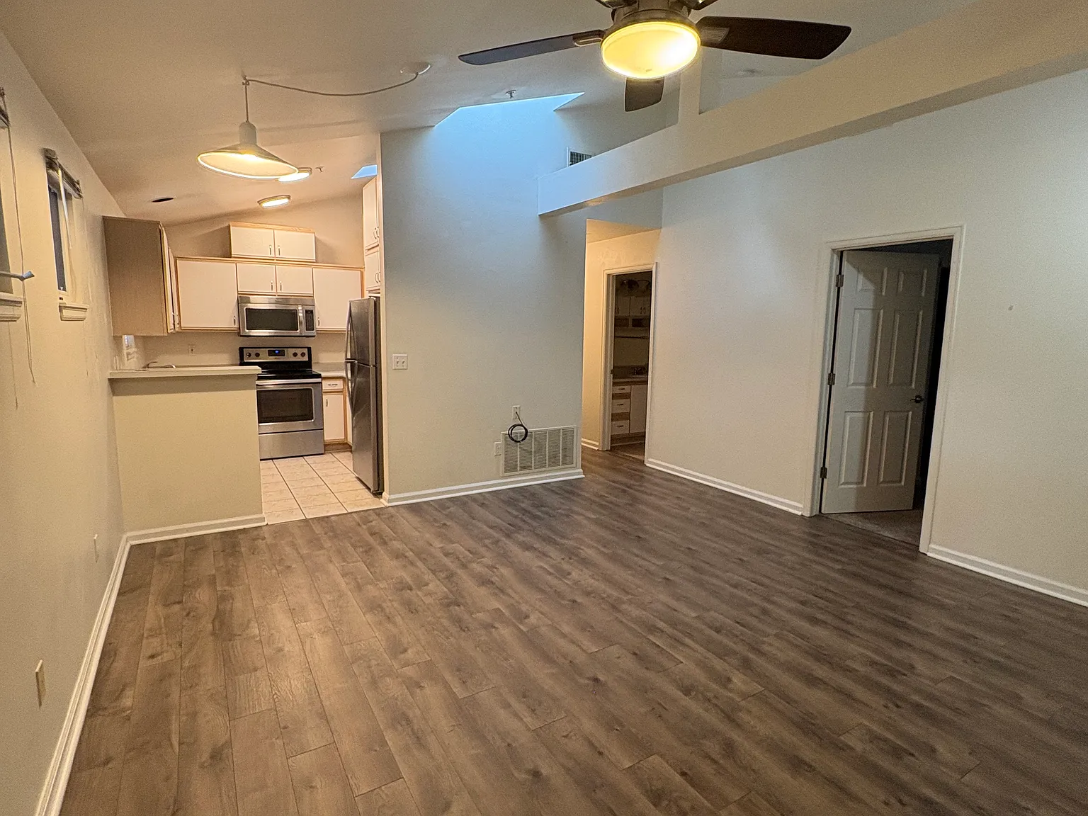 3 bed, 1100 sqft, $2,795 — Photo 2