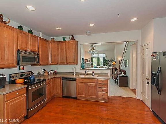 3rd image of 209 Teapot Ct