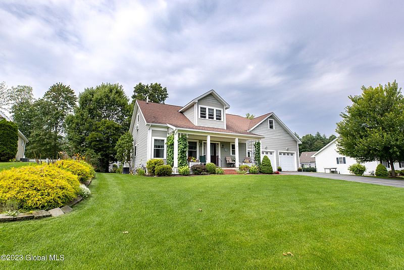 4th image of 13 Woodcrest Drive