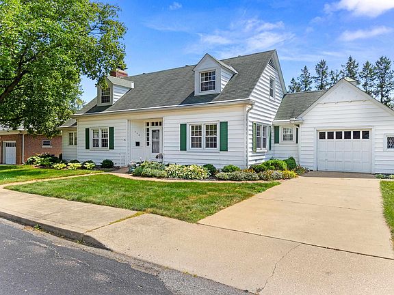 2nd image of 504 W Crestwood Dr