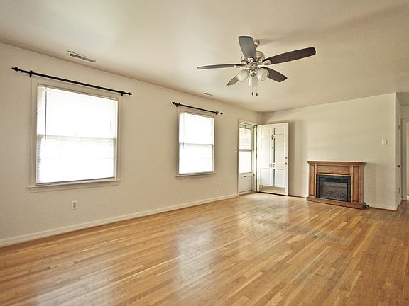 4th image of 117 Queen Mary Ct