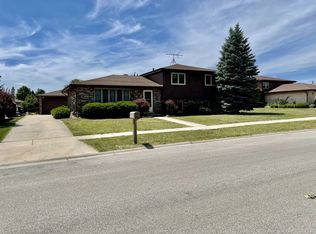 16520 Blossom Ln, Tinley Park, IL 60487
