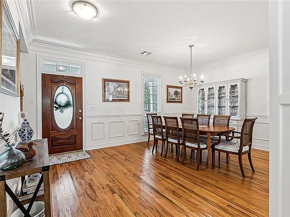 4th image of 20 Forest Green Dr