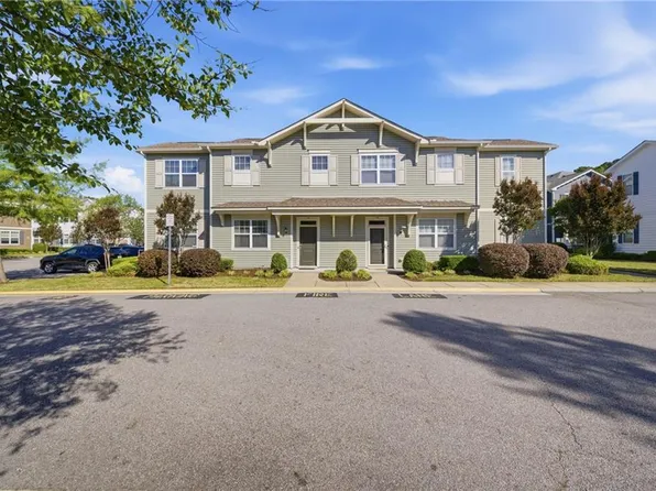 726 Lacy Oak Dr, Chesapeake, VA 23320