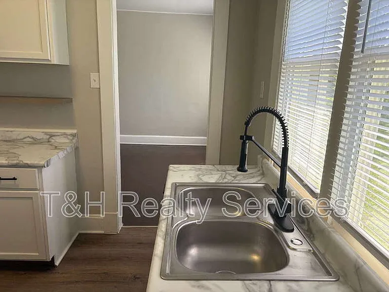 3130 N Park Ave — Photo 11