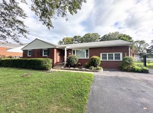 5428 Sunnywood Dr, Virginia Beach, VA 23455