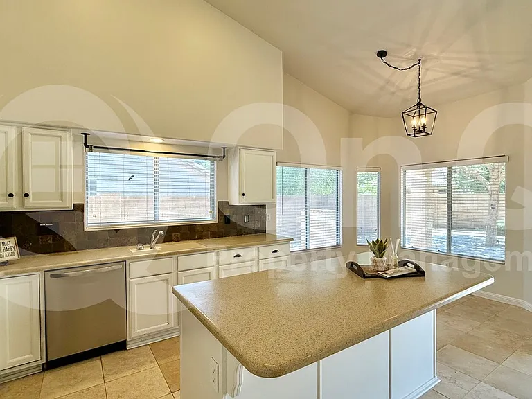 682 N Butte Ave — Photo 22