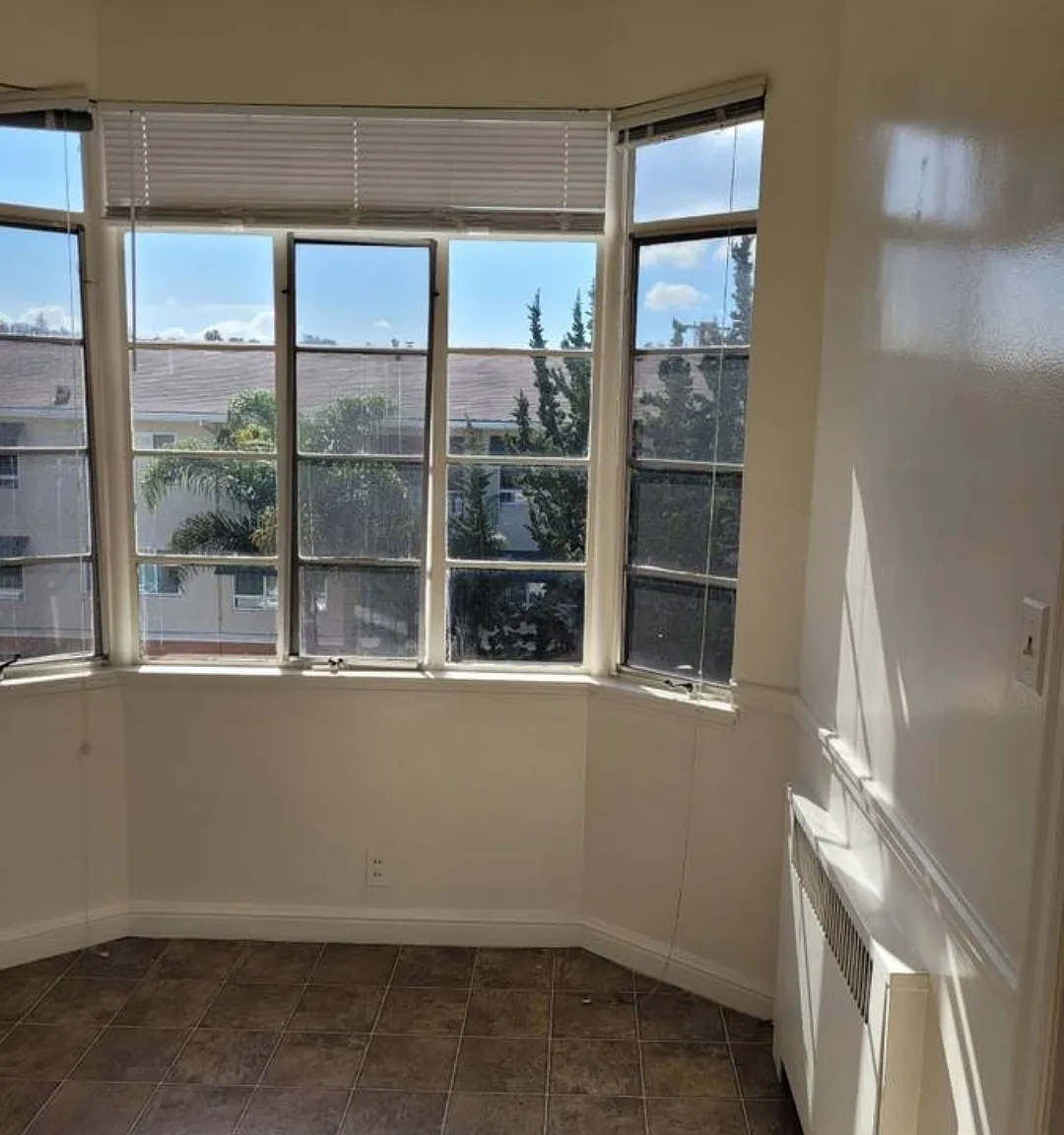 1 bed, 1000 sqft, $2,550 — Photo 3