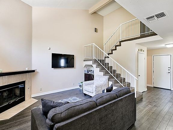 5th image of 11233 Borden Ave APT 10