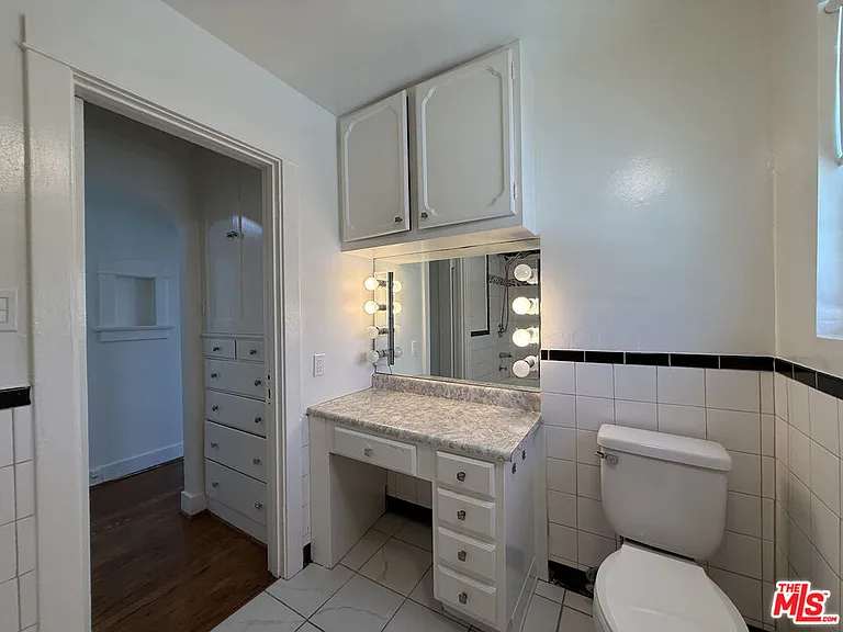 1249 S Tremaine Ave — Photo 19