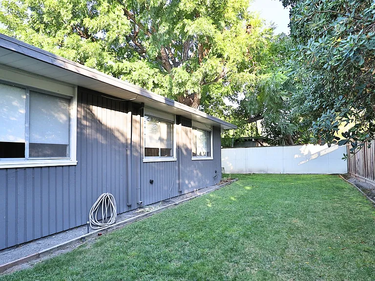 2467 Alvin St — Photo 36