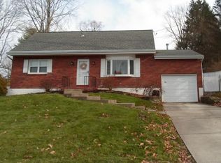 7 Woodside Rd W, Apalachin, NY 13732