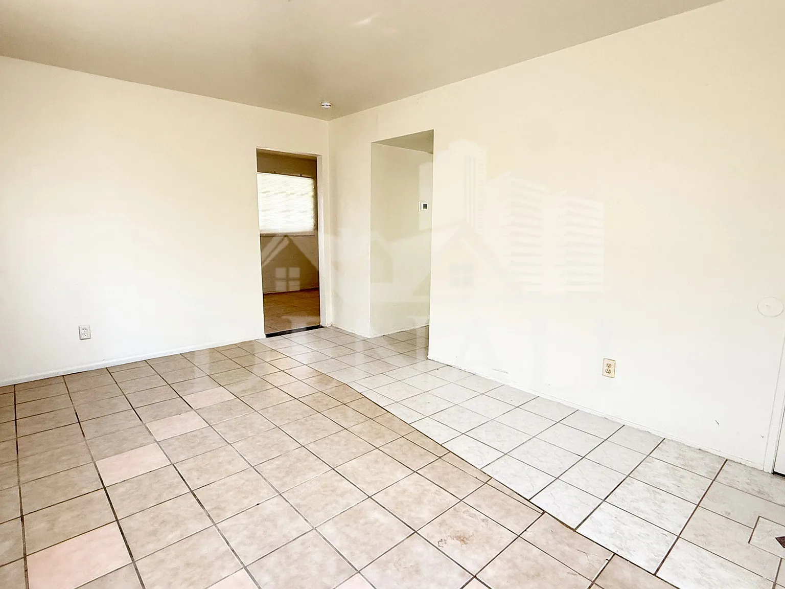 3 bed, 1.0 bath, 975 sqft, $1,395 — Photo 3