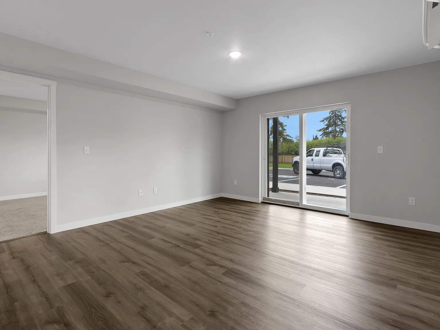 2 bed, 926 sqft, $2,200 — Photo 2