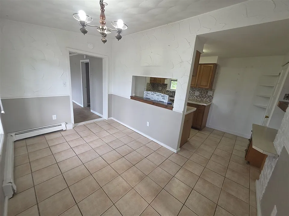 608 W Mitchell St #1