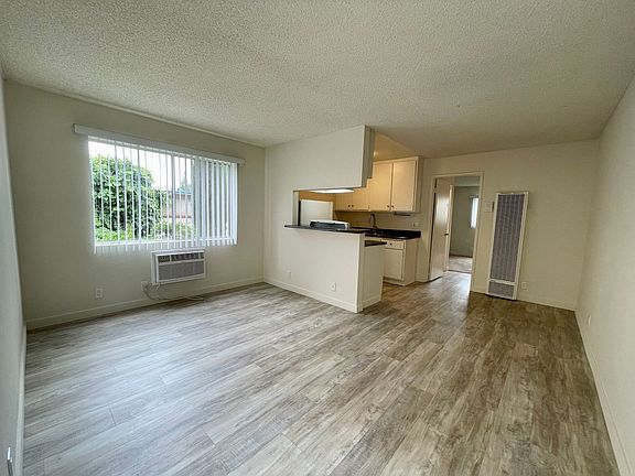 2nd image of 6842 N Fulton Ave #7