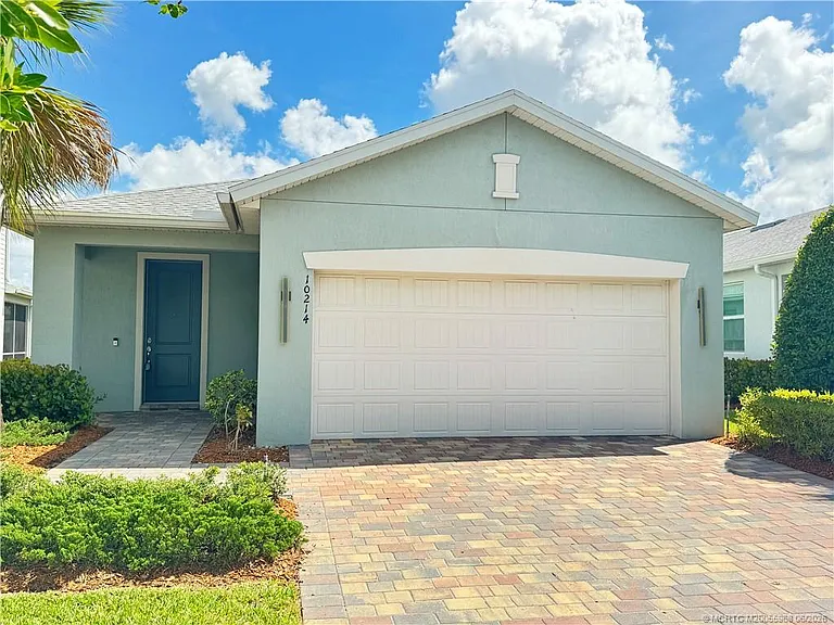 10214 SW Captiva Dr — Photo 1