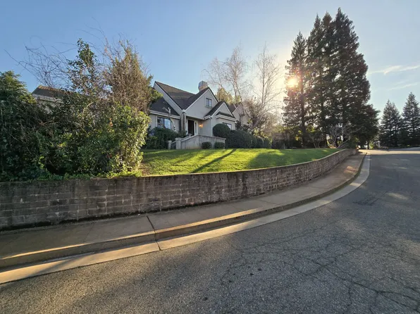 531 Aurora Pl, Redding, CA 96001