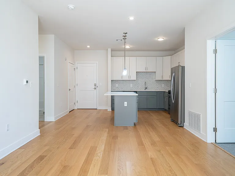 19 East — Photo 26