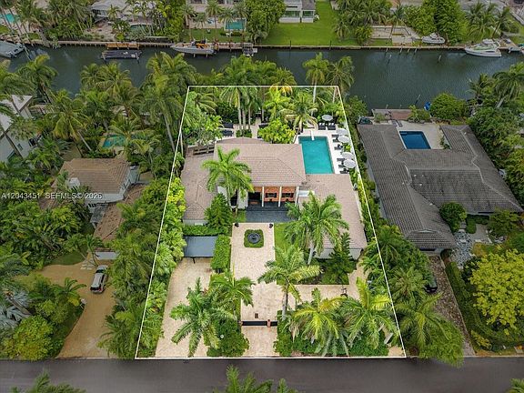 2nd image of 980 Belle Meade Island Dr
