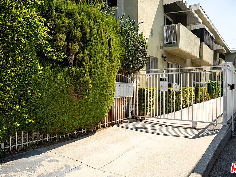 1232 N McCadden Pl #4 — Photo 10