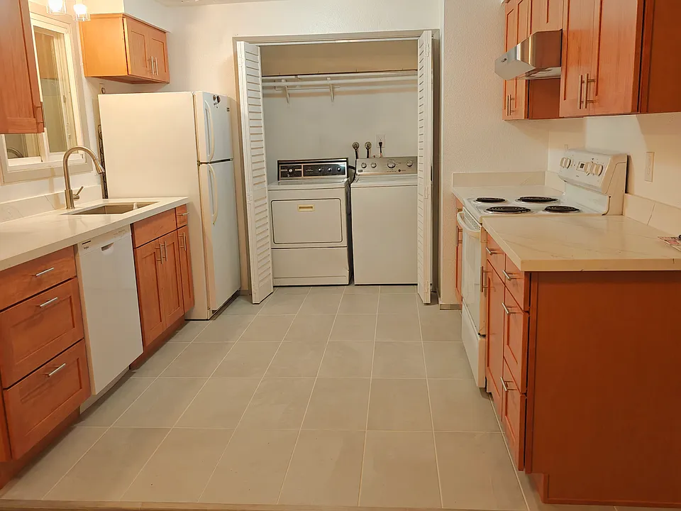 Entire kitchen
